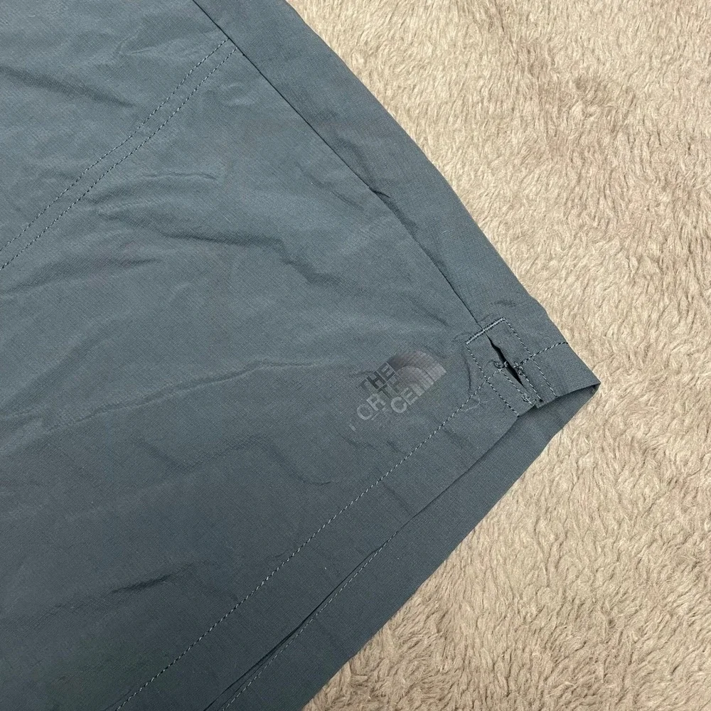 The North Face FlashDry Mens XL Dark Gray Hiking Athletic Shorts Zipper Pocket